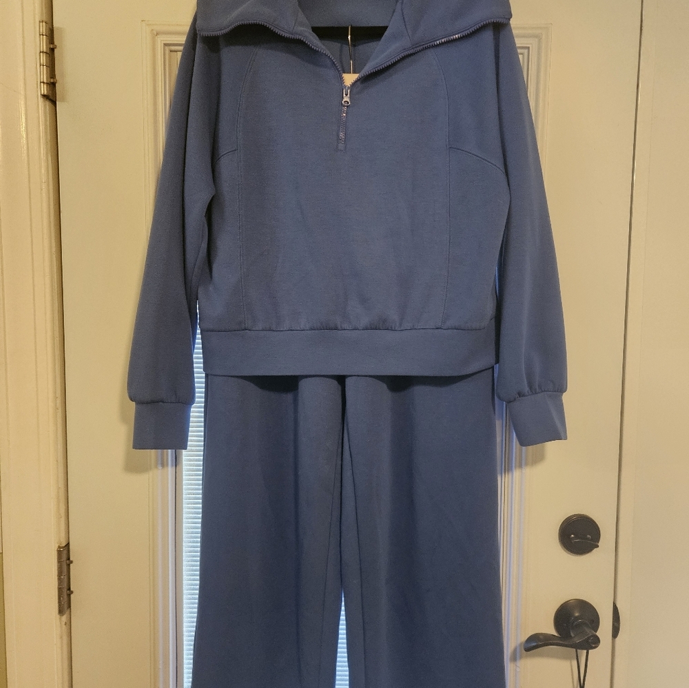 Large, 2 PC athletic set, blue, wide zip collared shirt, wide leg matching pants - Picture 2 of 11